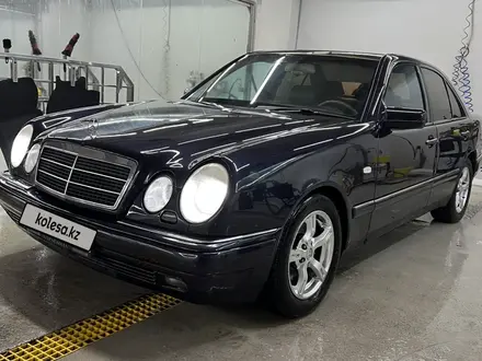 Mercedes-Benz E 280 1997 года за 3 100 000 тг. в Караганда – фото 2