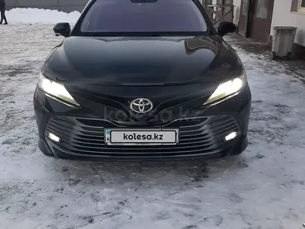 Toyota Camry 2019 года за 13 950 000 тг. в Алматы