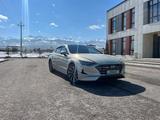 Hyundai Sonata 2022 года за 13 400 000 тг. в Алматы