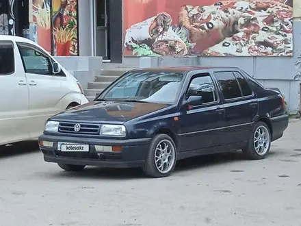 Volkswagen Vento 1995 года за 1 700 000 тг. в Актобе – фото 7