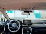 Toyota RAV4 2020 года за 12 000 000 тг. в Уральск – фото 3