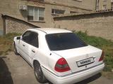 Mercedes-Benz C 180 1994 года за 1 250 000 тг. в Петропавловск – фото 2