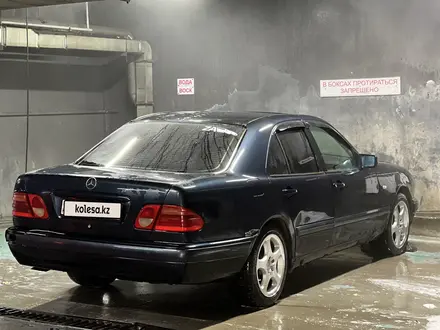 Mercedes-Benz E 280 1996 года за 2 000 000 тг. в Алматы