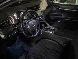 Toyota Camry 2019 года за 12 950 000 тг. в Алматы – фото 4