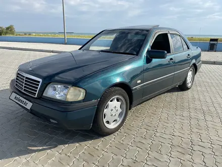 Mercedes-Benz C 280 1996 года за 2 600 000 тг. в Актау – фото 2