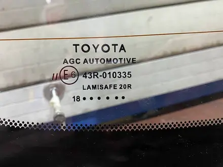 Лабовое стекло на Toyota Camry 70 за 62 000 тг. в Алматы – фото 3