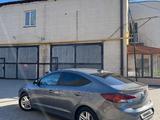 Hyundai Elantra 2018 года за 7 200 000 тг. в Актобе – фото 2