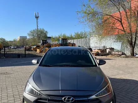 Hyundai Elantra 2018 года за 7 200 000 тг. в Актобе – фото 4