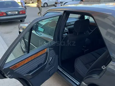 Mercedes-Benz E 220 1993 года за 2 300 000 тг. в Астана – фото 16