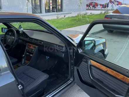 Mercedes-Benz E 220 1993 года за 2 300 000 тг. в Астана – фото 19