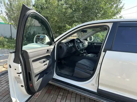 Volkswagen Touareg 2007 года за 5 800 000 тг. в Каскелен – фото 12