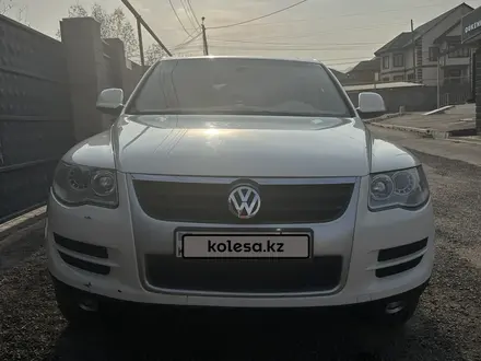 Volkswagen Touareg 2007 года за 5 800 000 тг. в Каскелен – фото 3