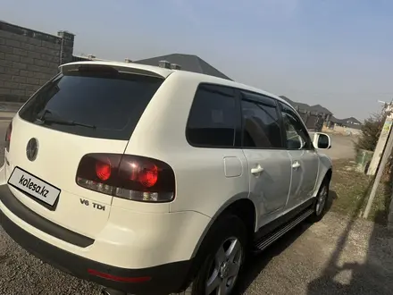 Volkswagen Touareg 2007 года за 5 800 000 тг. в Каскелен – фото 5