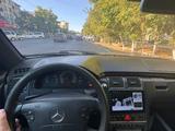 Mercedes-Benz E 320 1997 года за 2 850 000 тг. в Шымкент – фото 3