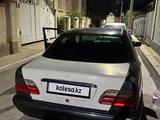 Mercedes-Benz E 320 1997 года за 2 850 000 тг. в Шымкент – фото 5