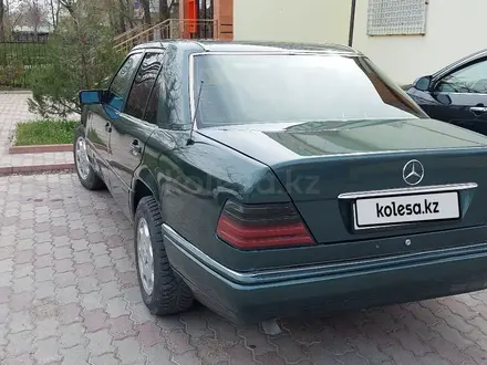 Mercedes-Benz E 200 1995 года за 2 150 000 тг. в Шымкент – фото 15