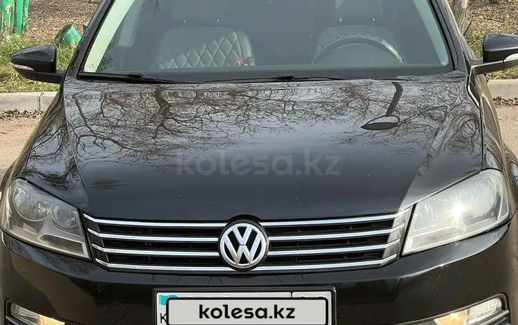 Volkswagen Passat 2013 года за 5 800 000 тг. в Караганда
