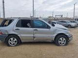 Mercedes-Benz ML 320 2002 годаүшін1 250 000 тг. в Жанаозен – фото 2