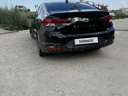 Hyundai Elantra 2019 года за 7 500 000 тг. в Уральск – фото 10