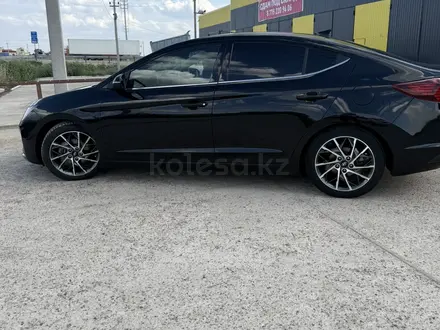 Hyundai Elantra 2019 года за 7 500 000 тг. в Уральск – фото 12
