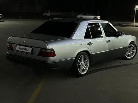 Mercedes-Benz E 230 1987 года за 2 650 000 тг. в Алматы – фото 24