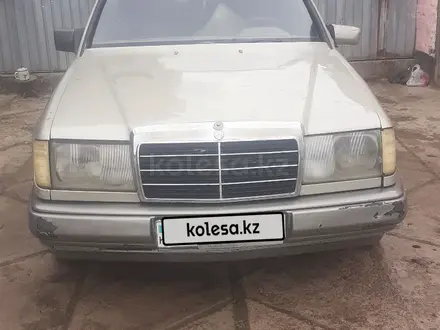 Mercedes-Benz E 200 1991 года за 650 000 тг. в Мерке – фото 3