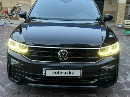 Volkswagen Tiguan 2021 года за 16 900 000 тг. в Атырау – фото 2