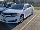 Toyota Camry 2014 года за 5 500 000 тг. в Уральск – фото 2