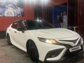 Toyota Camry 2020 года за 13 700 000 тг. в Шымкент