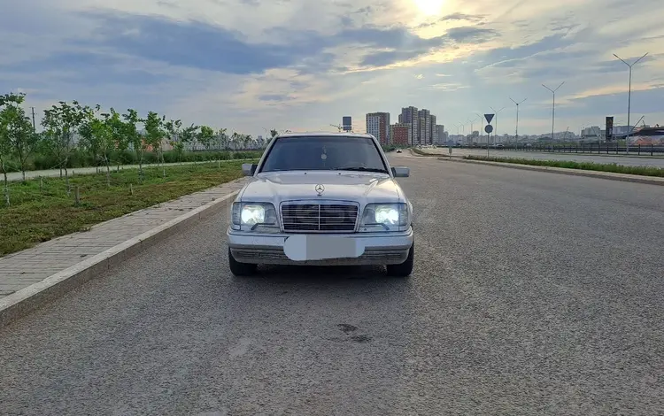 Mercedes-Benz E 320 1995 года за 3 200 000 тг. в Астана