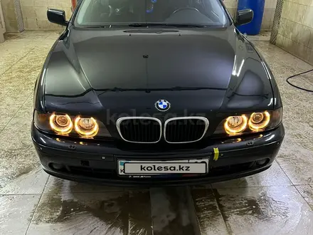 BMW 523 1998 года за 3 000 000 тг. в Жанаозен – фото 2