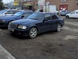 Mercedes-Benz C 180 1999 годаfor2 800 000 тг. в Астана – фото 2