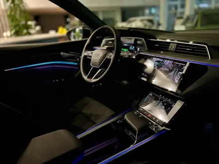 Audi e-tron 55 Quattro 2023 года за 65 000 000 тг. в Актобе – фото 31