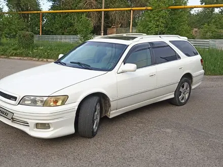Toyota Mark II Qualis 1998 года за 3 200 000 тг. в Алматы