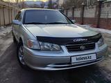 Toyota Camry 2000 годаfor3 300 000 тг. в Алматы – фото 4