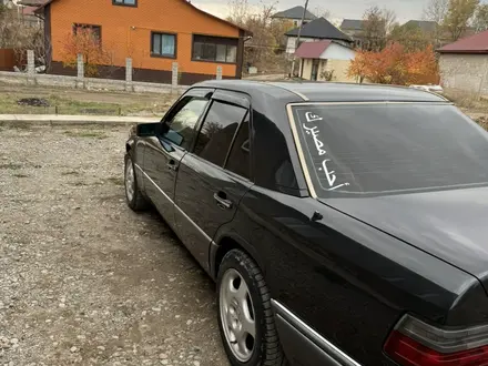 Mercedes-Benz E 220 1994 года за 3 000 000 тг. в Бесагаш – фото 2