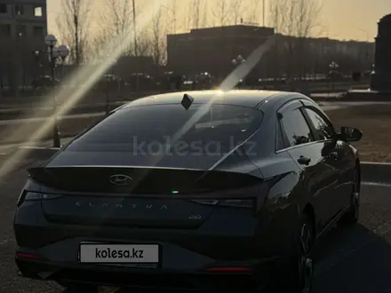 Hyundai Elantra 2022 года за 10 500 000 тг. в Атырау – фото 4