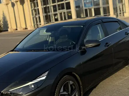 Hyundai Elantra 2022 года за 10 500 000 тг. в Атырау – фото 2