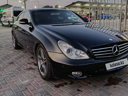 Mercedes-Benz CLS 500 2006 года за 8 000 000 тг. в Алматы – фото 13