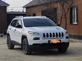 Jeep Cherokee 2015 года за 6 000 000 тг. в Бейнеу