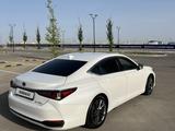 Lexus ES 250 2018 года за 20 265 507 тг. в Актау – фото 4