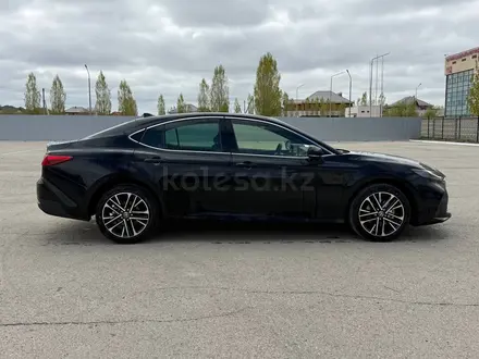 Toyota Camry Luxe 2026 года за 23 190 000 тг. в Актобе – фото 11