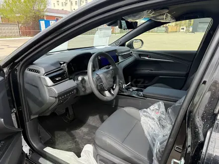 Toyota Camry Luxe 2026 года за 23 190 000 тг. в Актобе – фото 14