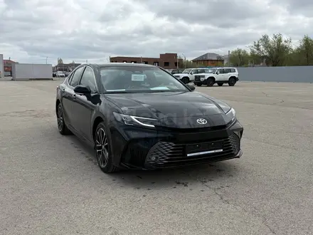 Toyota Camry Luxe 2026 года за 23 190 000 тг. в Актобе