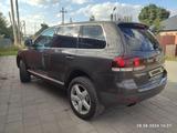 Volkswagen Touareg 2007 года за 6 650 000 тг. в Караганда – фото 3