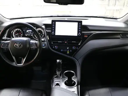 Toyota Camry Prestige 2023 года за 14 990 000 тг. в Астана – фото 9