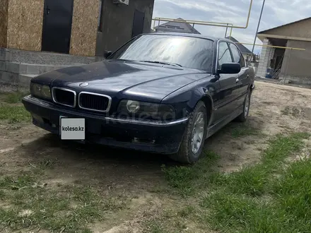 BMW 740 1995 года за 2 200 000 тг. в Алматы