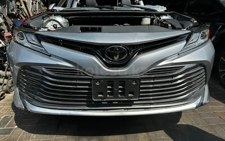 Передний бампер Toyota Sienna за 200 000 тг. в Алматы