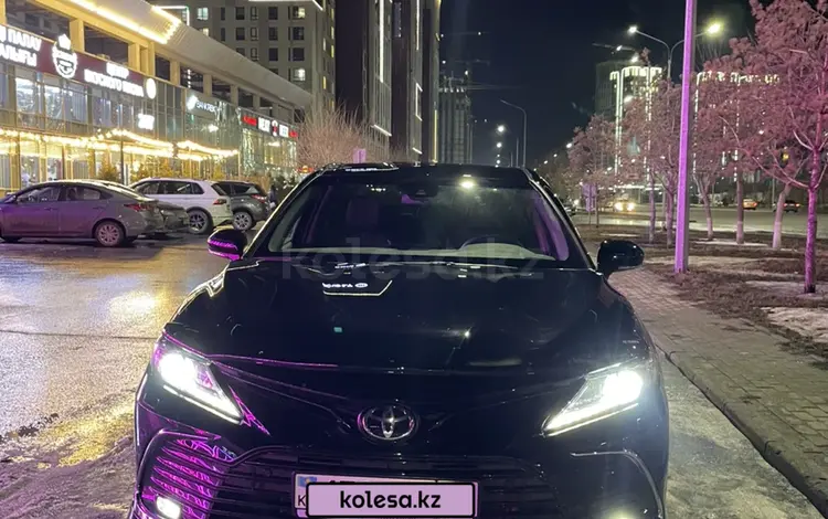 Toyota Camry 2023 года за 17 500 000 тг. в Астана