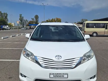 Toyota Sienna 2015 года за 13 300 000 тг. в Алматы – фото 2